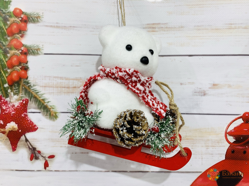 Ялинкова іграшка "Ведмедик на санчатах з шишками"
