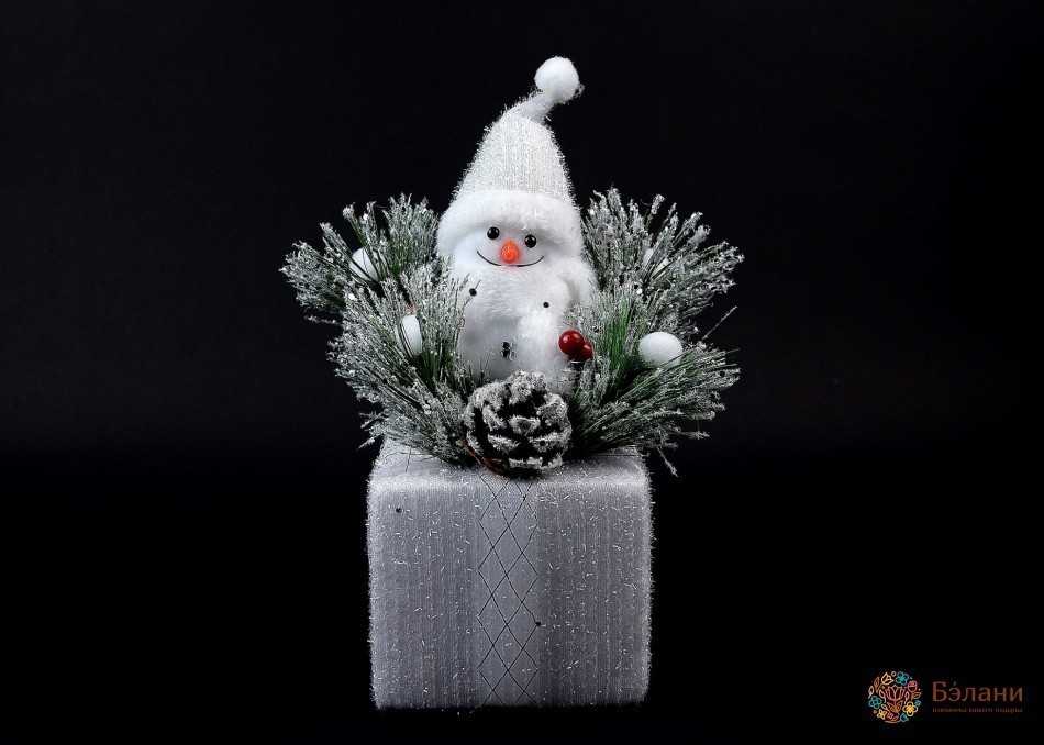 Новорічний декор "Сніговик у зимовому лісі"