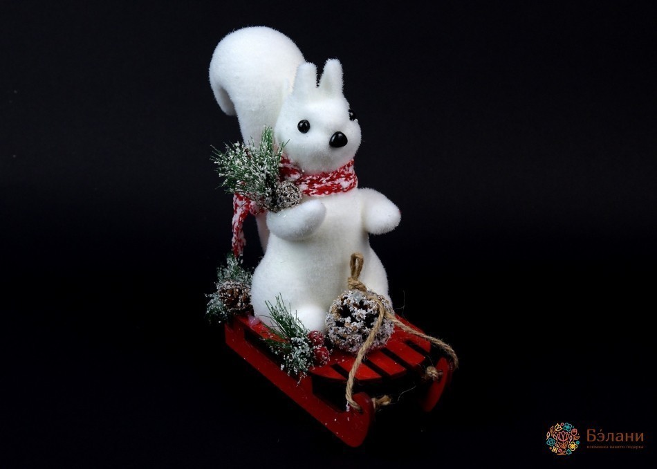 Новорічний декор "Білочка на санчатах"-