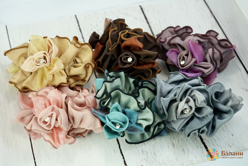 Резинка трикотажная "Роза со стразой" объемная