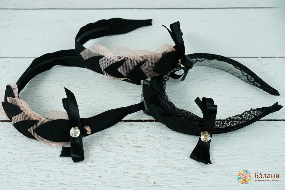 Обруч "Guipure petal" черный с алмазом и атласом