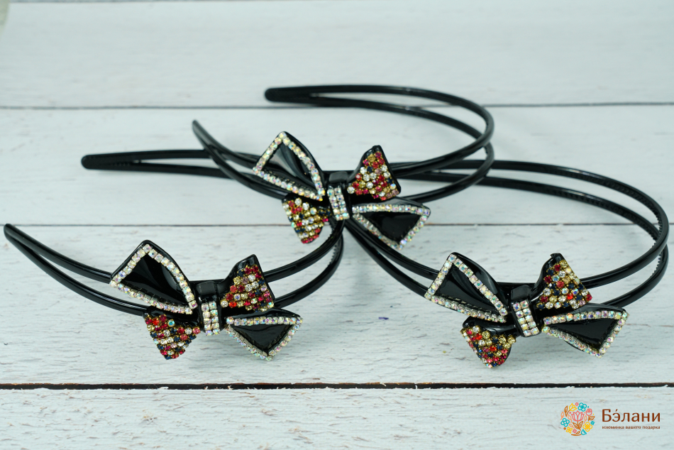 Обруч "Lacquer bow" черный двойной с цветными и белыми стразами