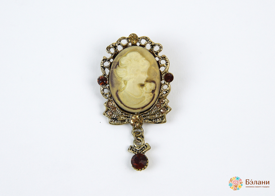 Брошка "Камея з сердоліком"