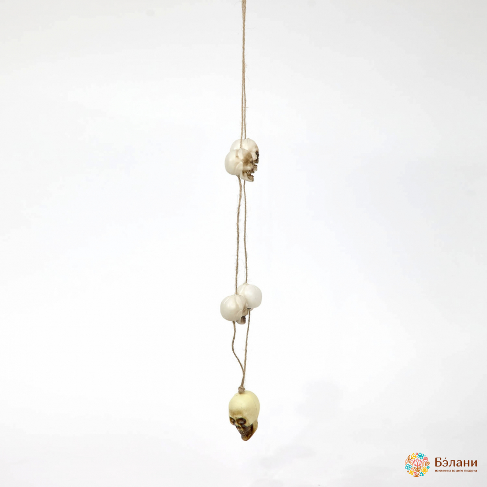 Декор подвесной с черепами