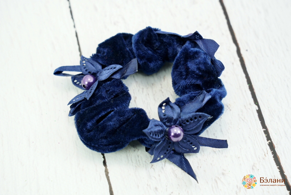 Резинка бархатная "Цветы с жемчугом" | 2